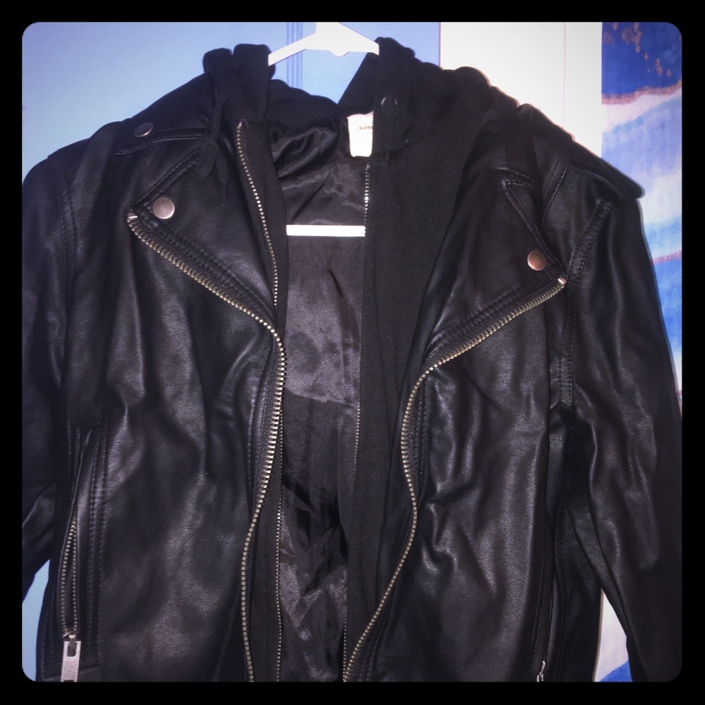 NEW WITH TAGS!  URBAN OUTFITTERS LEATHER JACKET